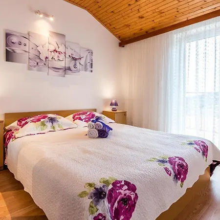 Amazing In W/ 3 Bedrooms *