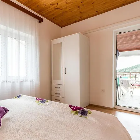 Amazing In W/ 3 Bedrooms *